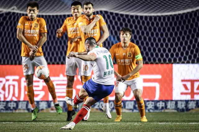 欧冠-大马丁神扑 尤文图斯0-0战平阿斯顿维拉