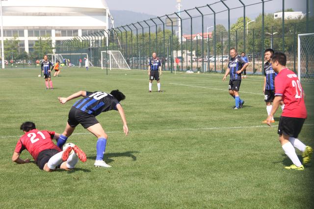 雄鹿大胜爵士止6连败 森林狼逆转送公牛4连败